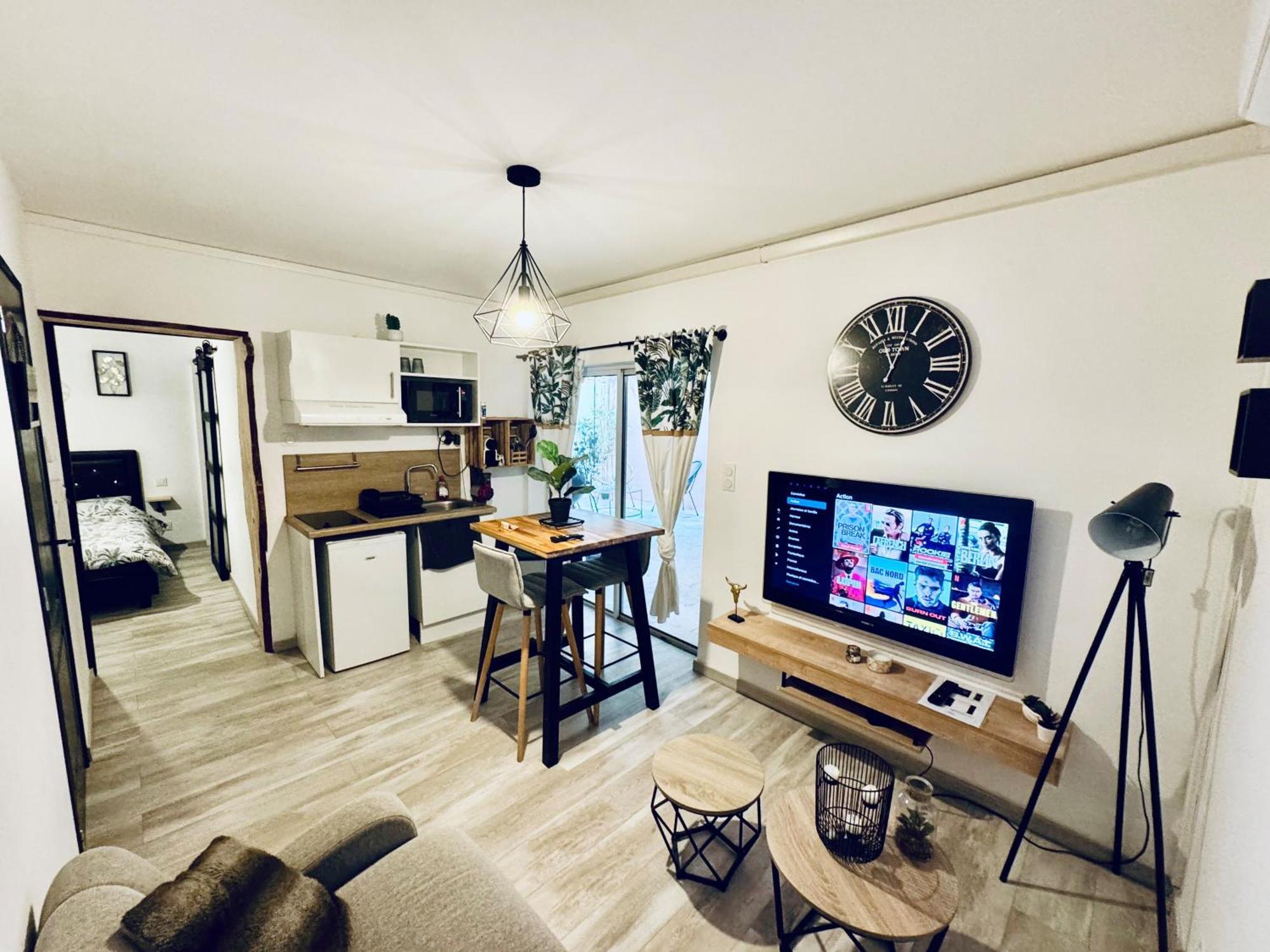 Apartmán Alena Bourg-Saint-Andéol Exteriér fotografie