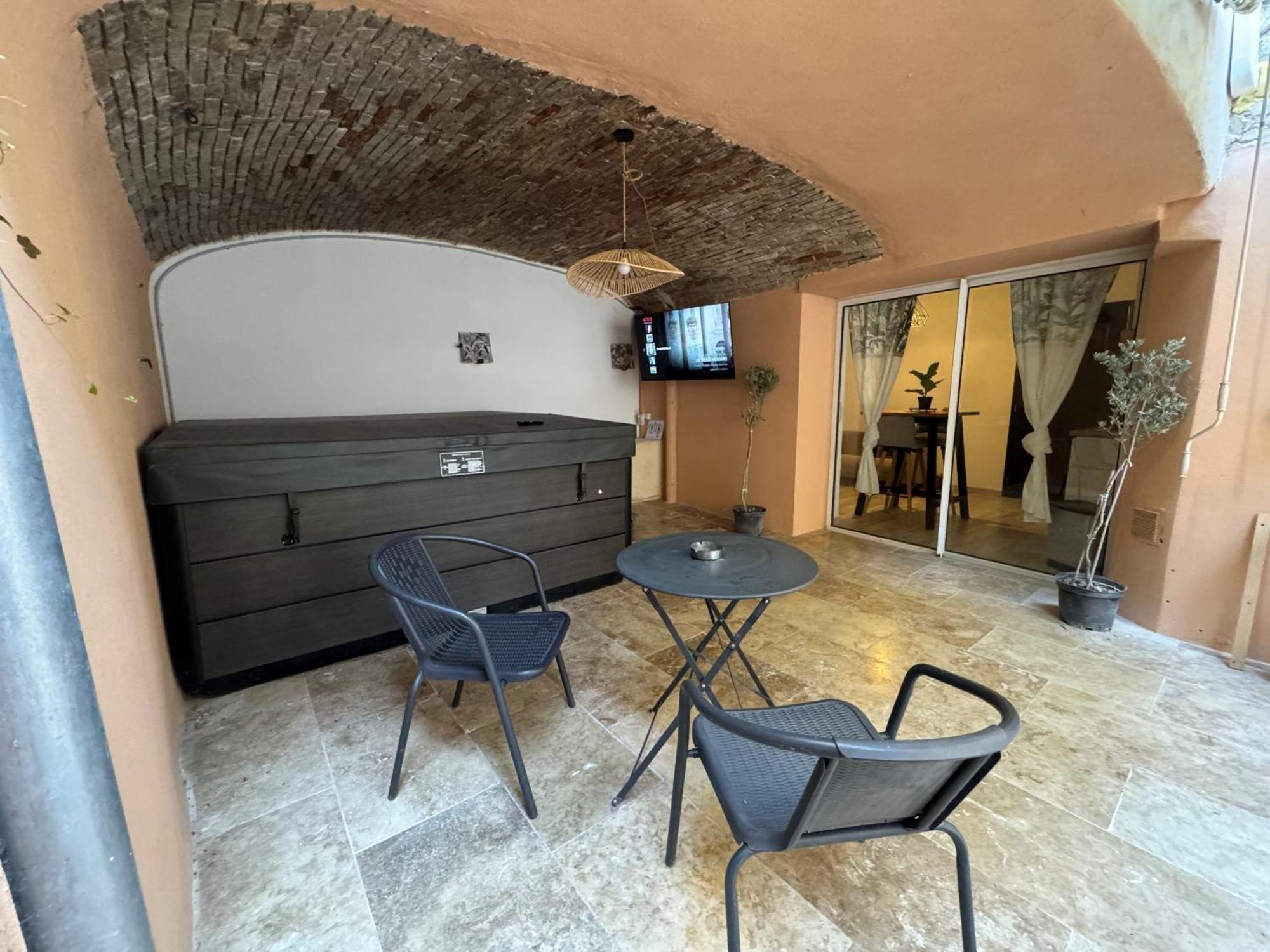 Apartmán Alena Bourg-Saint-Andéol Exteriér fotografie